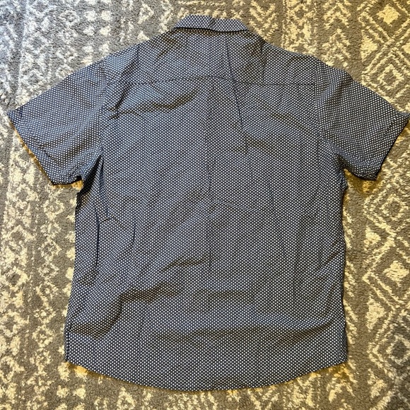 California size XL Men's Blue Geometric Button Down Shirt (K112) - Picture 4 of 4